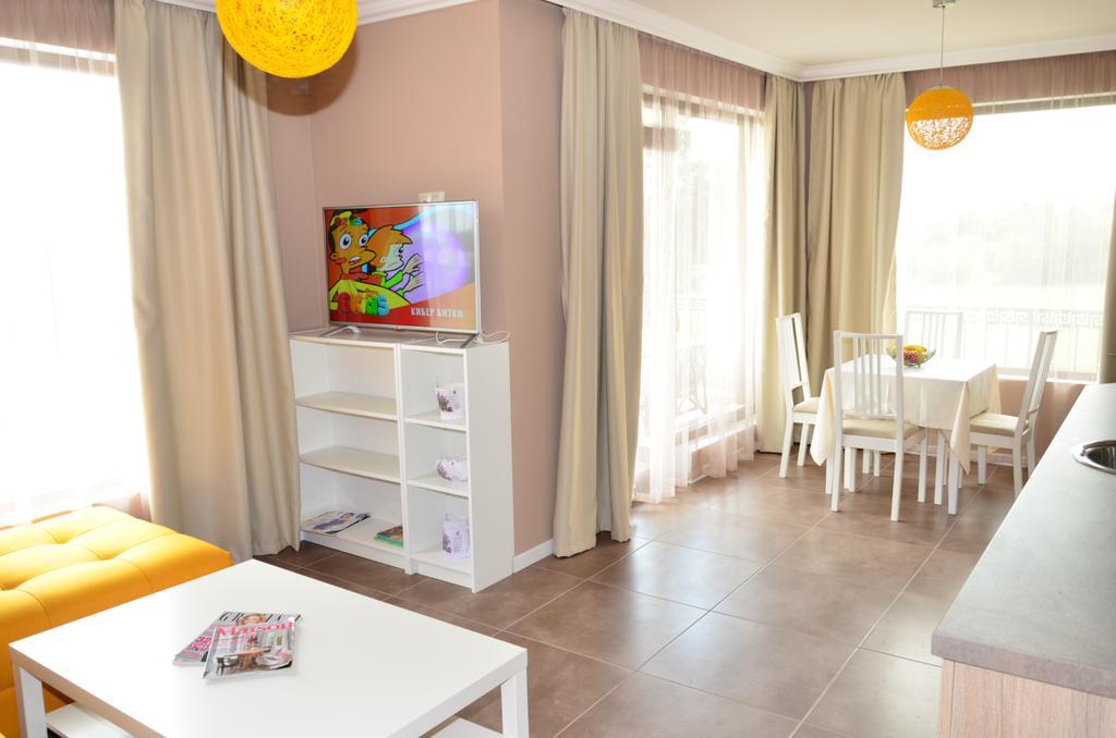 Guesthouse Green Fields Garmen Ngoại thất bức ảnh